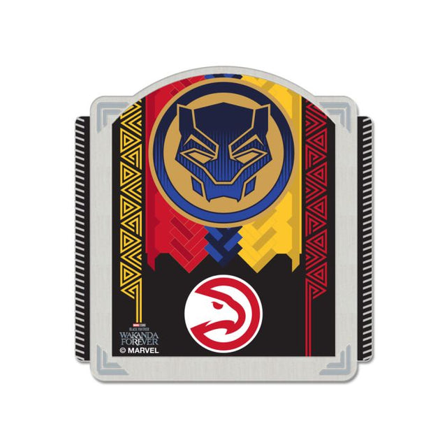 Tarjeta de joyería con pin de colección de MARVEL de los Atlanta Hawks/Marvel (C) 2022