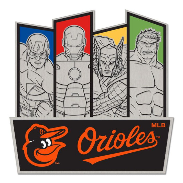 Tarjeta de joyería con pin de colección de los Baltimore Orioles/Marvel (c) 2021