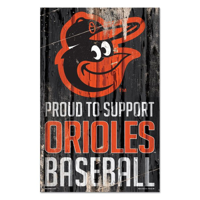 Letrero de madera de 11" x 17" y 1/4" de grosor que dice "Orgullosos de apoyar a los Baltimore Orioles"