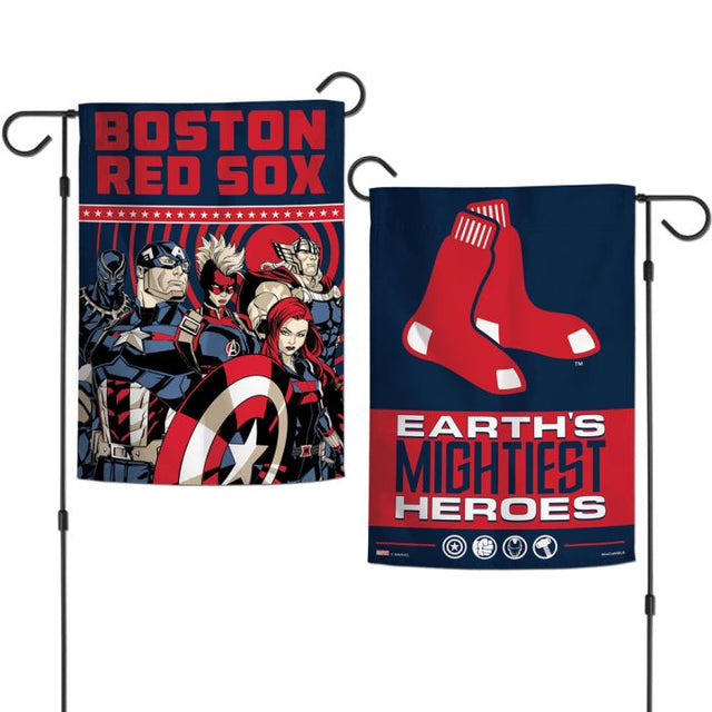 Banderas de jardín de los Boston Red Sox/Marvel (c) 2021 de MARVEL, de 2 lados, 12,5" x 18"