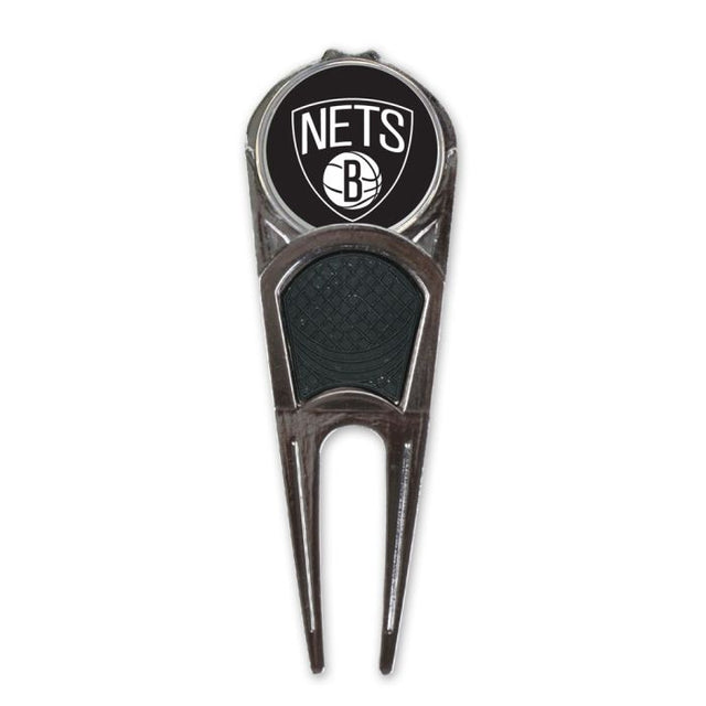 Herramienta para reparar marcas de pelotas de golf de los Brooklyn Nets*