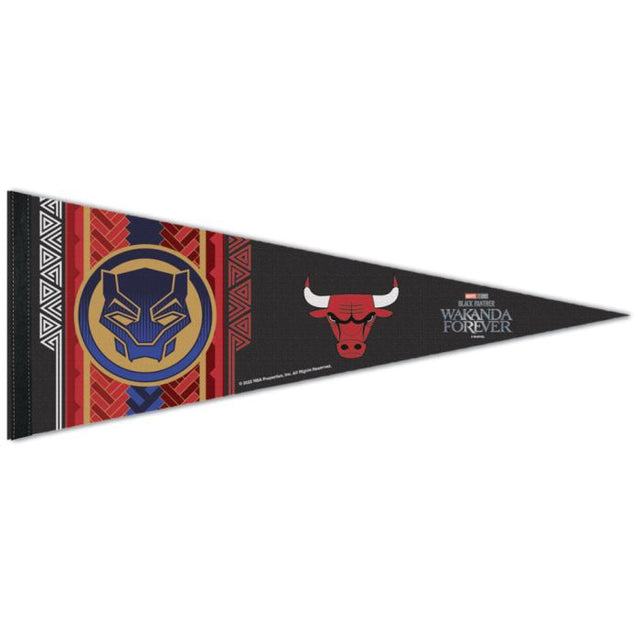 Banderín premium de Marvel de Chicago Bulls/Marvel (C) 2022 de 12" x 30"