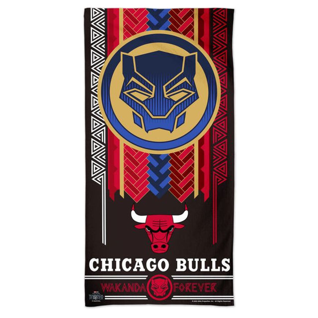 Toalla de playa Marvel Spectra de 30" x 60" de los Chicago Bulls/Marvel (C) 2022