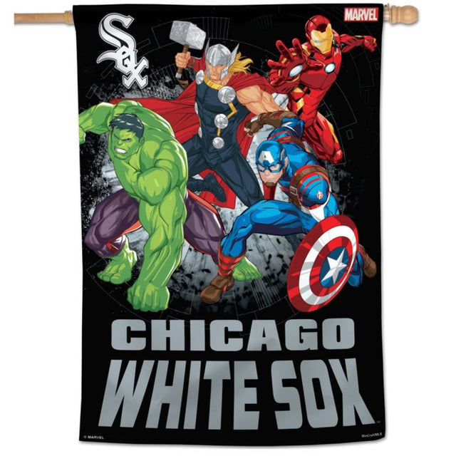 Bandera vertical de los Chicago White Sox/Marvel (c) 2021 de MARVEL, 28" x 40"