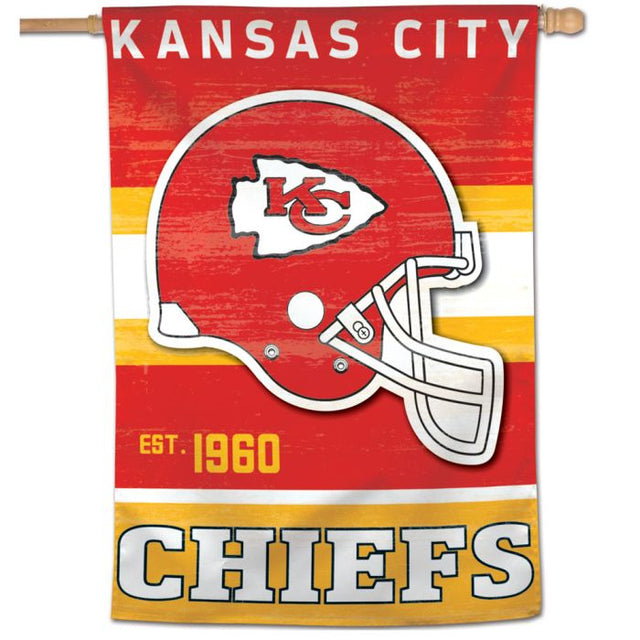 Bandera vertical de los Kansas City Chiefs con logotipo clásico y aspecto retro de 28" x 40"