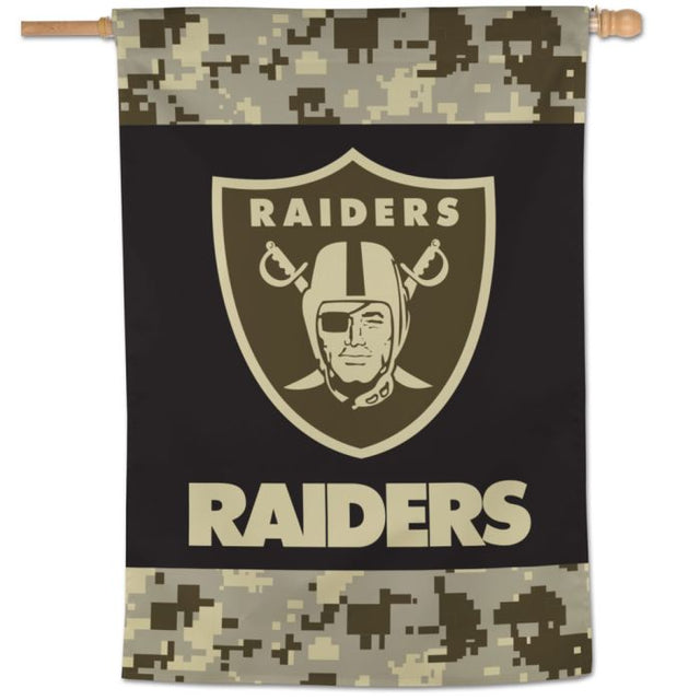 Bandera vertical con camuflaje digital de los Raiders de Las Vegas de 28" x 40"