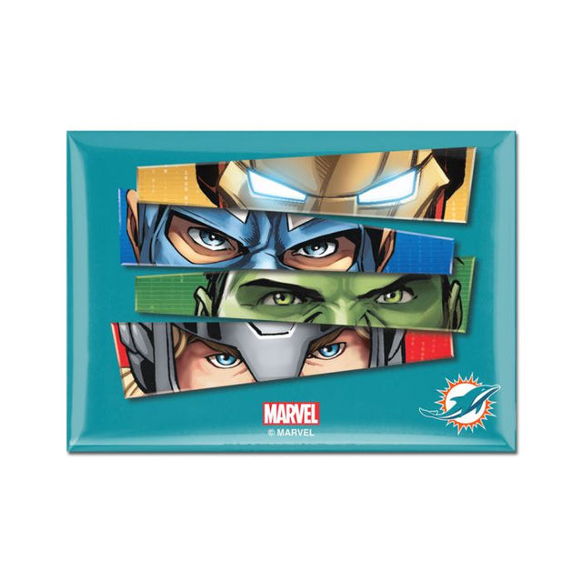 Imán de metal de Marvel de 2,5" x 3,5" de los Miami Dolphins/Marvel (C) 2021