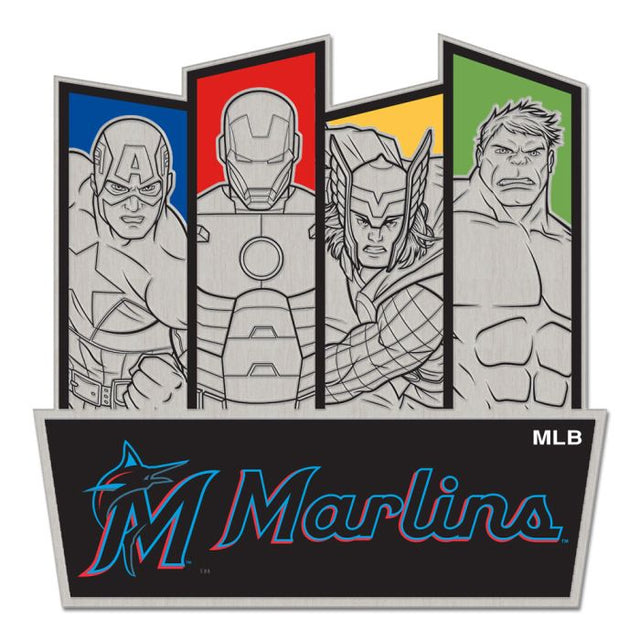 Tarjeta de joyería con pin de colección de los Miami Marlins/Marvel (c) 2021