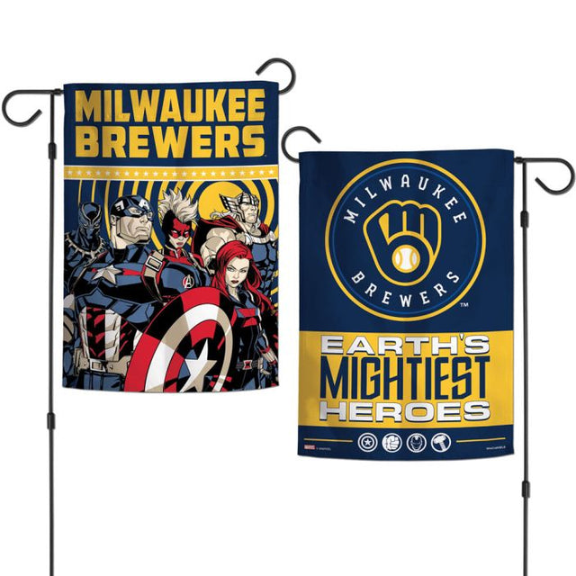 Milwaukee Brewers / Marvel (c) Banderas de jardín MARVEL 2021 de 2 lados, 12,5" x 18"