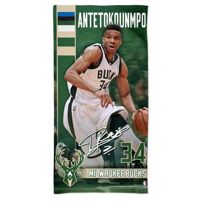 Toalla de playa Spectra de los Milwaukee Bucks de 30" x 60" con el logo de Giannis Antetokounmpo