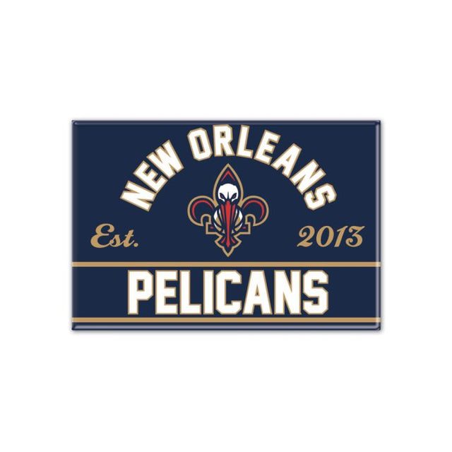 Imán de metal de los New Orleans Pelicans de 2,5" x 3,5"