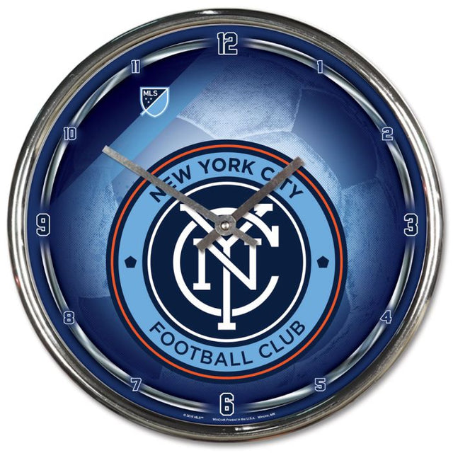 Reloj cromado con el balón de fútbol del New York City FC