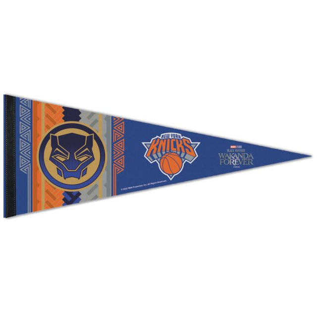 New York Knicks / Marvel (C) 2022 MARVEL Premium Pennant 12" x 30"