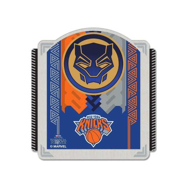 New York Knicks / Marvel (c) 2022 MARVEL Collector Pin Jewelry Card