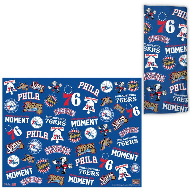 Envolturas para fanáticos con estampado disperso de los Philadelphia 76ers y los Hardwoods