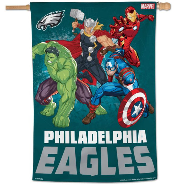 Bandera vertical de los Philadelphia Eagles/Marvel (C) 2022 de Marvel, 28" x 40"