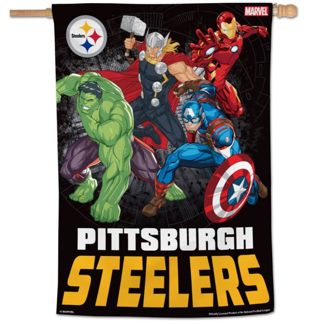 Bandera vertical de Marvel de Pittsburgh Steelers/Marvel (C) 2021 de 28" x 40"