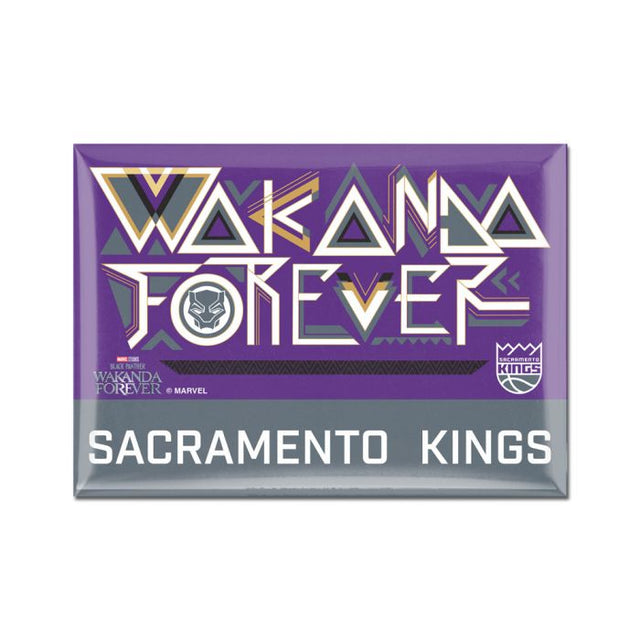 Imán de metal de 2,5" x 3,5" de los Sacramento Kings/Marvel (c) 2022