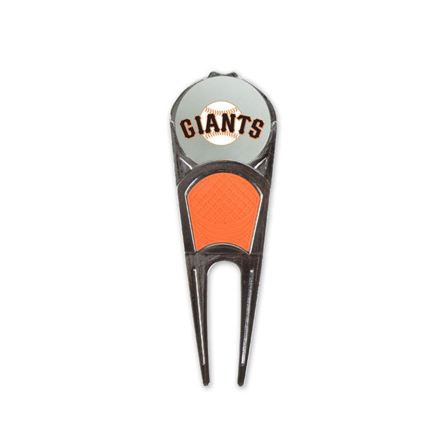 Herramienta para reparar marcas de pelotas de golf de los San Francisco Giants*