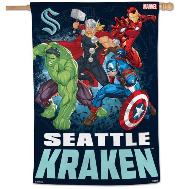 Bandera vertical Seattle Kraken/Marvel (c) 2021 MARVEL de 28" x 40"