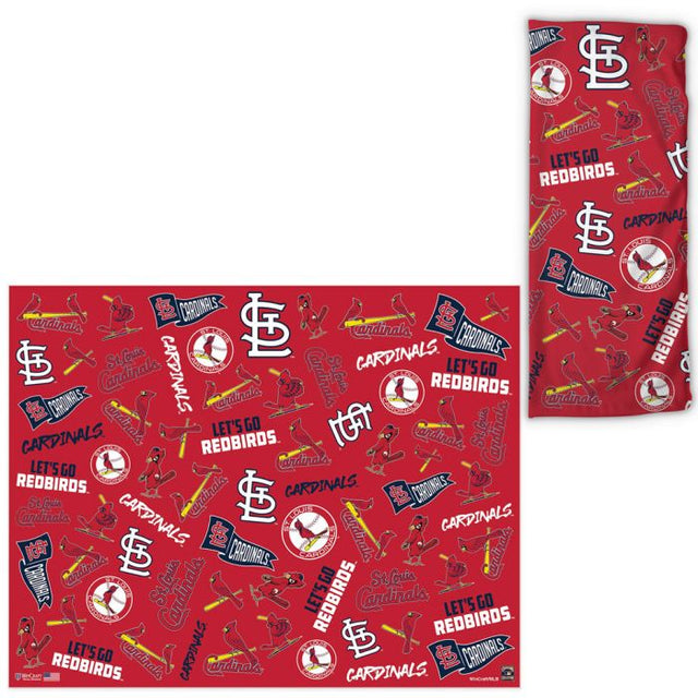 Envolturas para fanáticos con estampados dispersos de los St. Louis Cardinals y Cooperstown