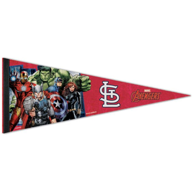 St. Louis Cardinals / Marvel (c) Banderín premium MARVEL 2021 de 12" x 30"