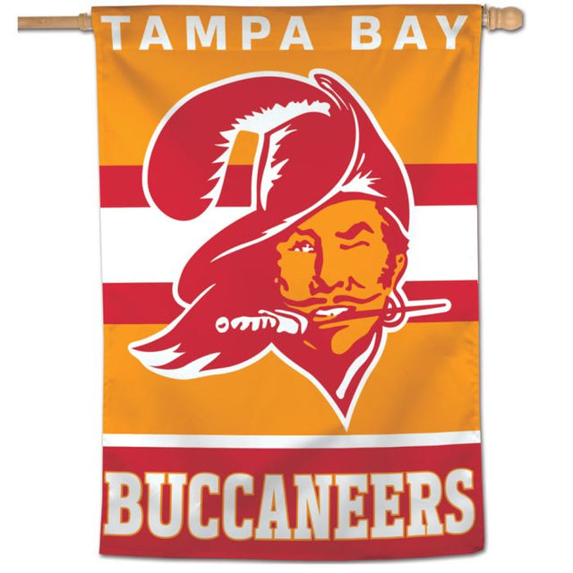 Bandera vertical retro con el logotipo clásico de los Tampa Bay Buccaneers, 28" x 40"