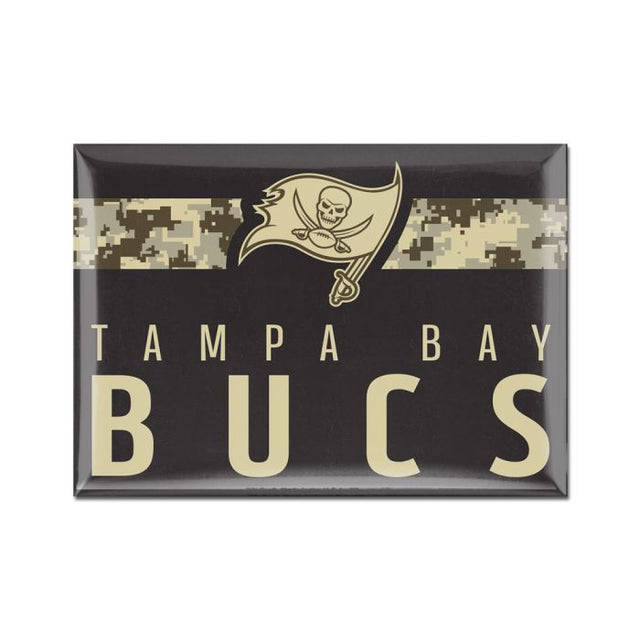 Imán de metal estándar de los Tampa Bay Buccaneers de 2,5" x 3,5"