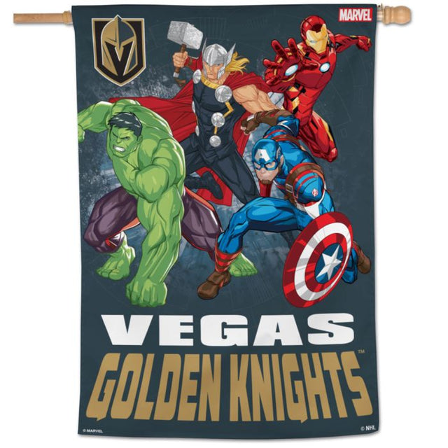 Bandera vertical de Marvel de Vegas Golden Knights/Marvel (c) 2021 de 28" x 40"