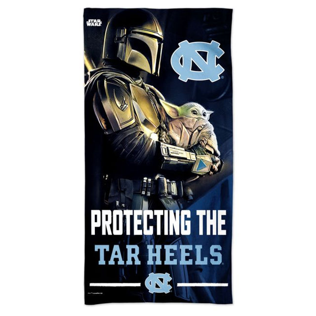 Toalla de playa Spectra de North Carolina Tar Heels / Star Wars Mandalorian de 30" x 60"