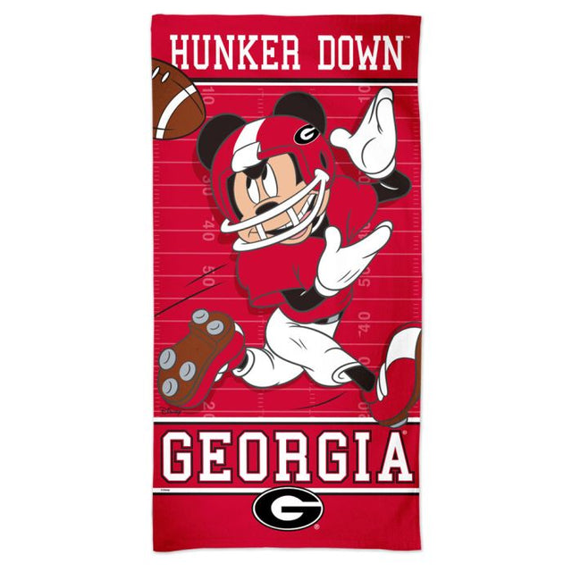 Toalla de playa Spectra Georgia Bulldogs / Disney MICKEY MOUSE FOOTBALL de 30" x 60"