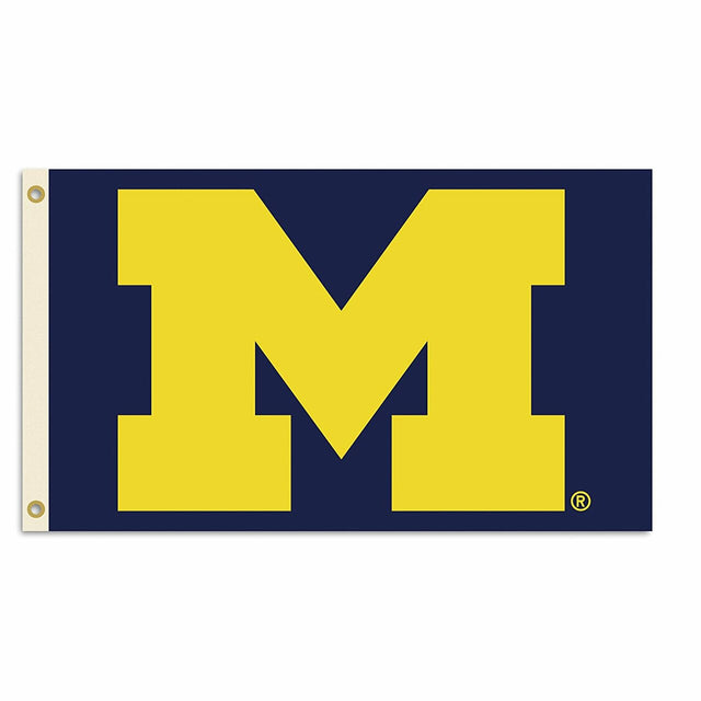 Diseño de logotipo de 3 x 5 con bandera de los Wolverines de Michigan BSI