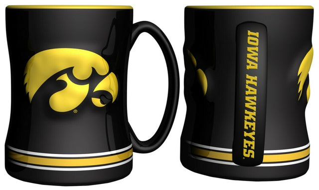 Taza de café Iowa Hawkeyes - 14 oz con relieve esculpido