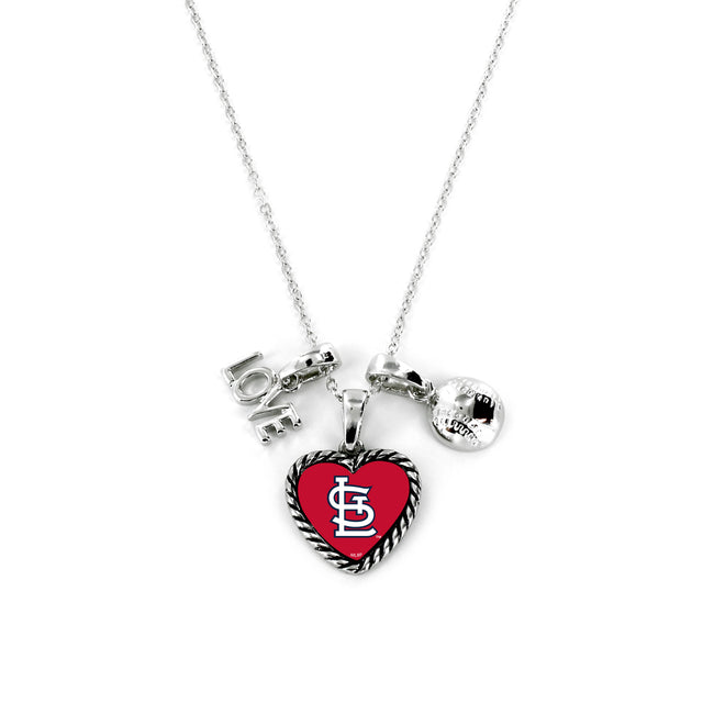 Collar con dije de los Cardenales de San Luis con el mensaje "Amo el béisbol"