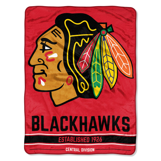 Manta de los Chicago Blackhawks de 46 x 60 pulgadas con diseño micro Raschel Breakaway enrollada