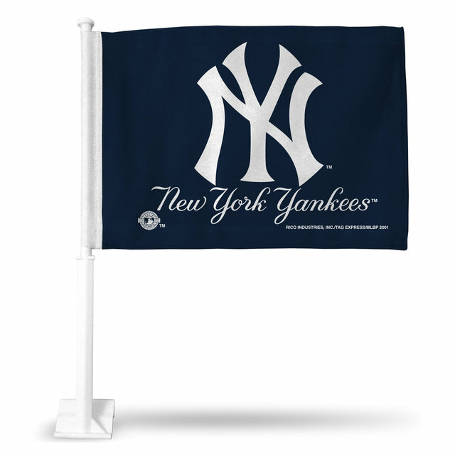 Coche con la bandera de los Yankees de Nueva York